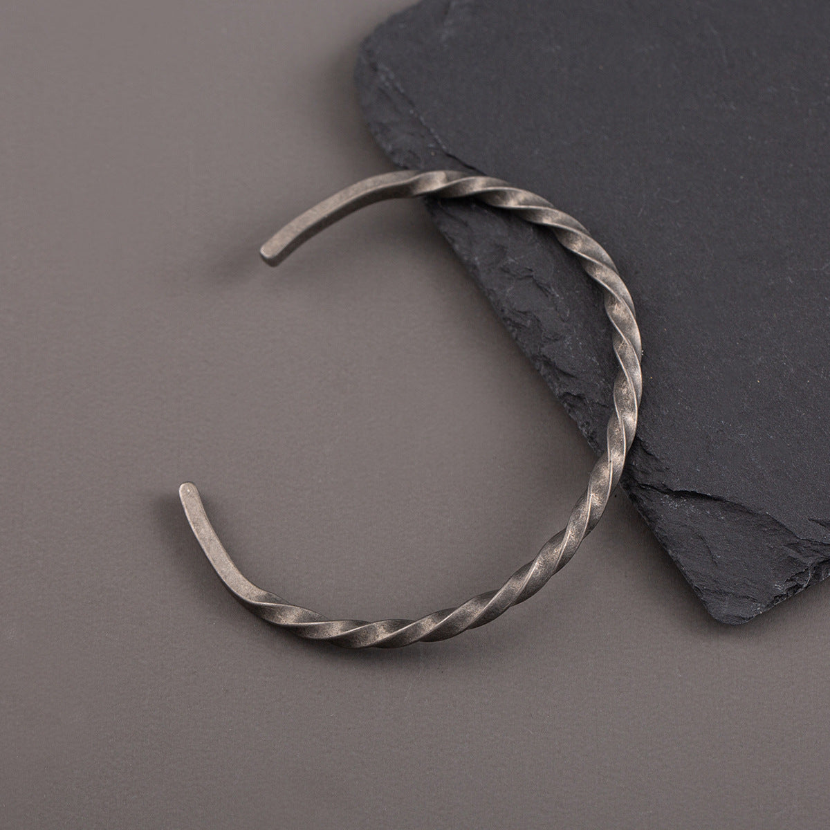 Pulsera cuadrada retorcida de acero de titanio de 3 mm estilo retro