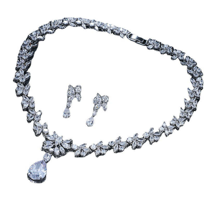 Exquisites Zirkon-Halsketten-Ohrring-Set