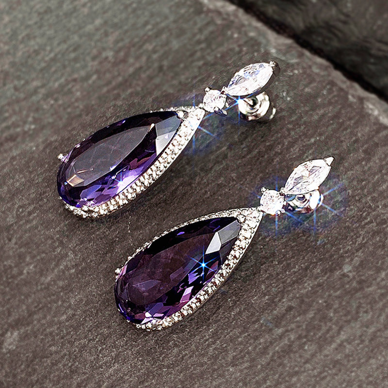 Pendientes largos de boda para mujer con microincrustaciones de circonia morada