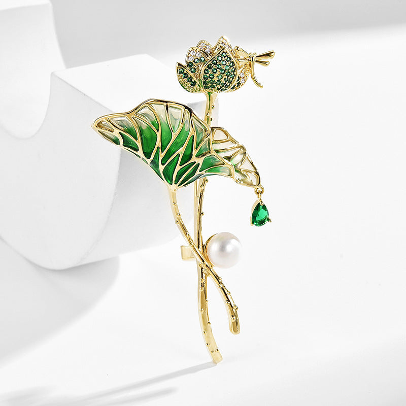 Lotus-Teich-Mondlicht-Brosche, hochwertige Damen
