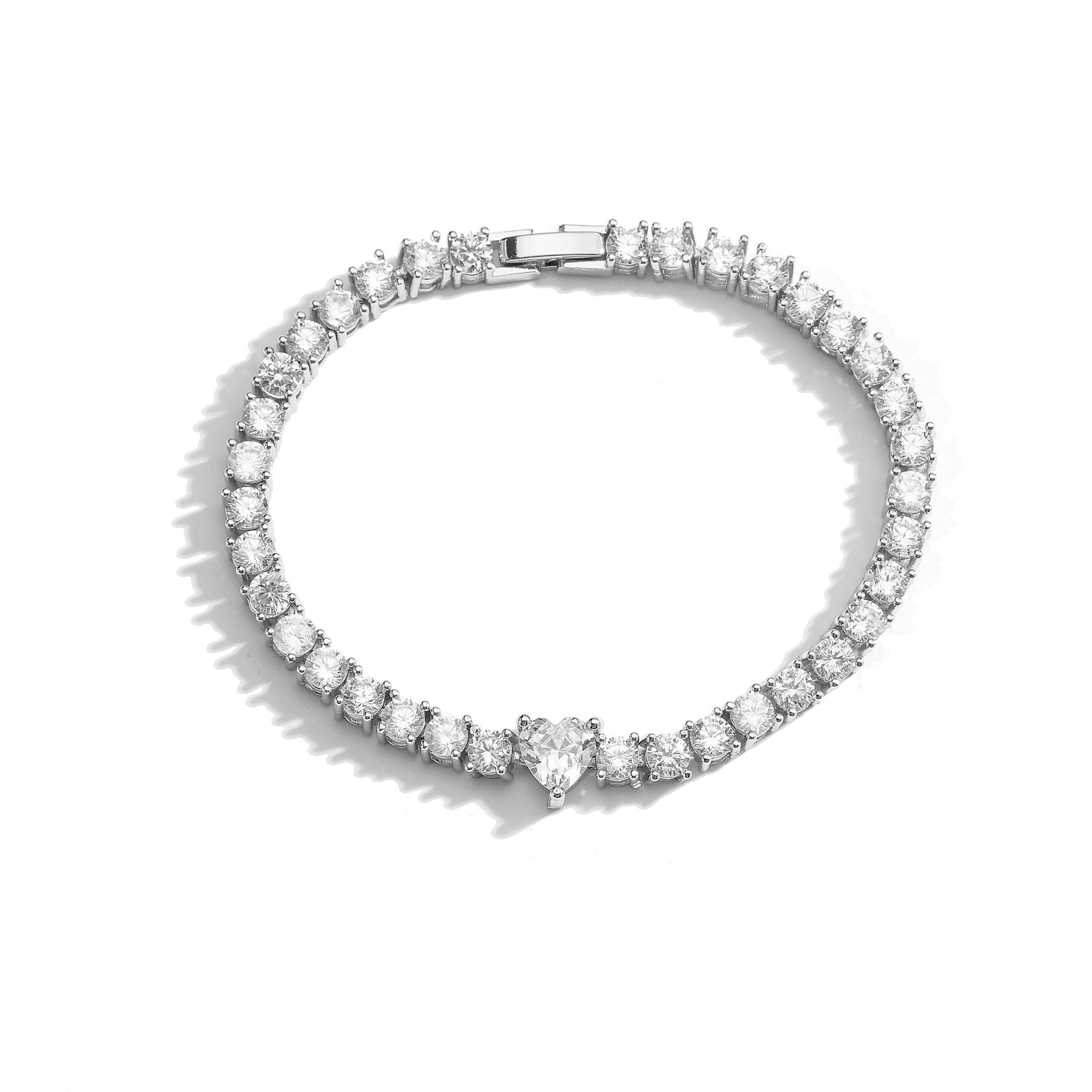 Pulsera de Lujo con Incrustaciones de Micró Circones, Corazón de Amor y Diamantes
