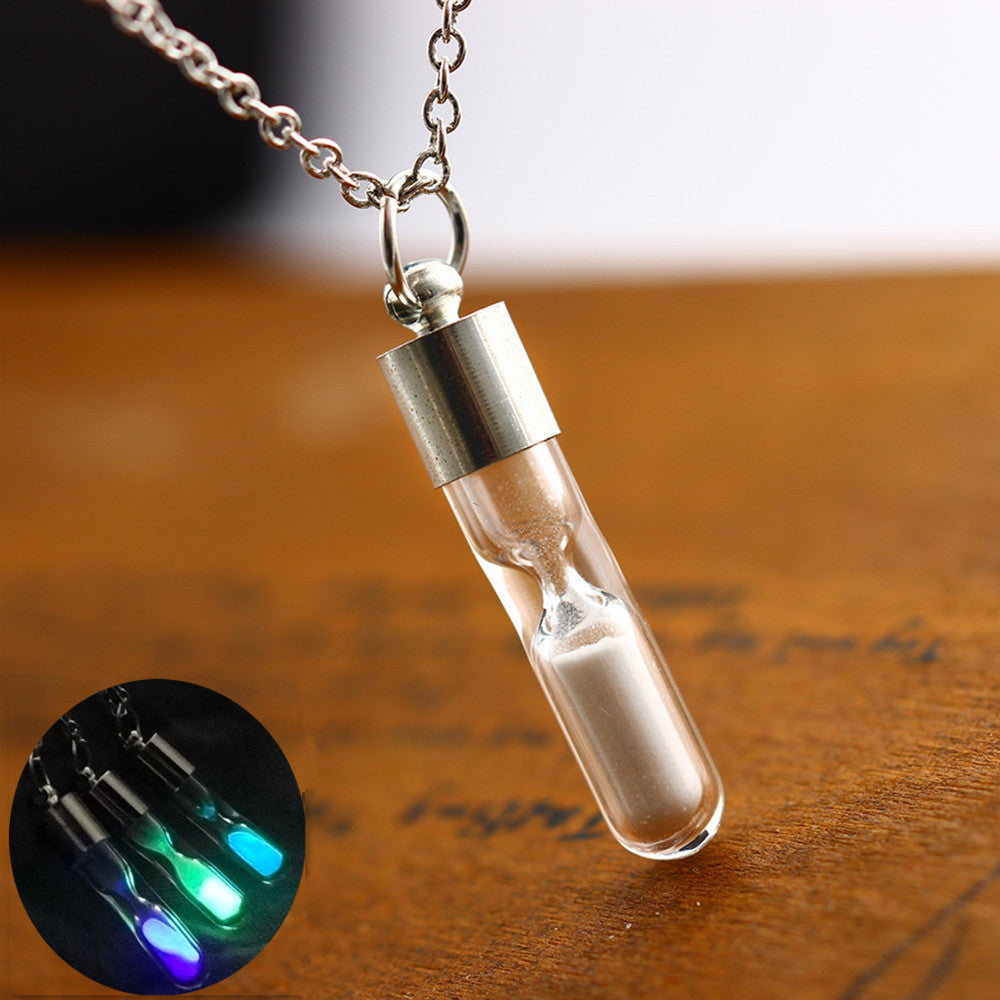 Modische Sanduhr Kristall Personalisierte Anhänger Halskette Quicksand Wunschflasche Leuchtender Schmuck Für Frauen