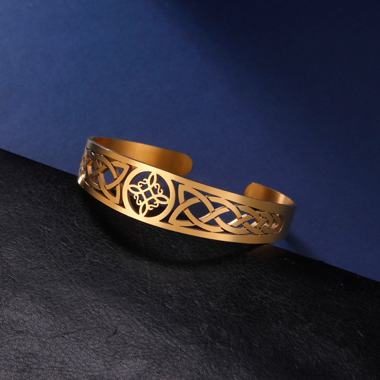 Witch Knot Hollow Ornament 304 Stainless Steel Bracelet