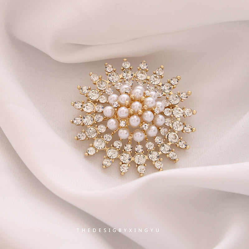 Nuevo Broche de Aleación de Alta Sensación de Nicho de Alta Gama, Pin para Abrigo y Traje, Corsage Versátil de Alta Gama