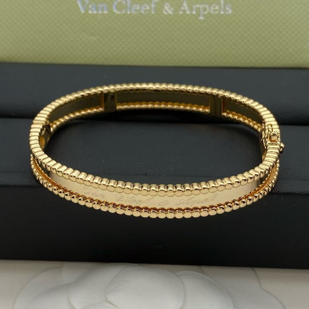 Four-Leaf Clover Buckle Fashion Special-interest Letter Kaleidoscope Bracelet