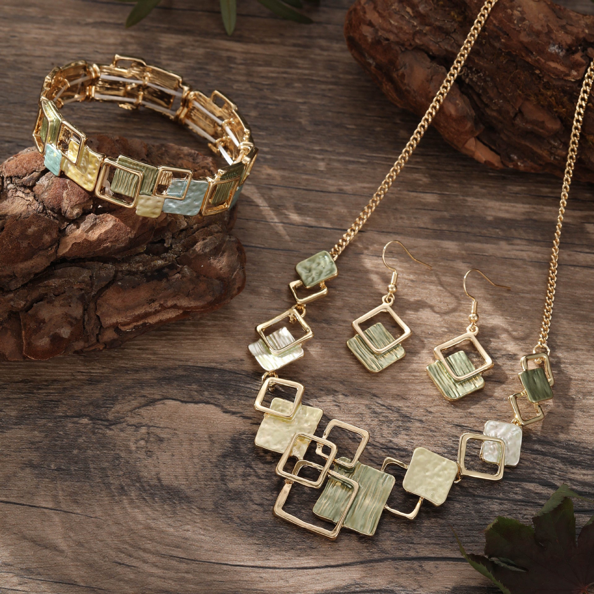 Conjunto de pendientes, pulsera y collar de cuadrados geométricos en pintura al óleo de color