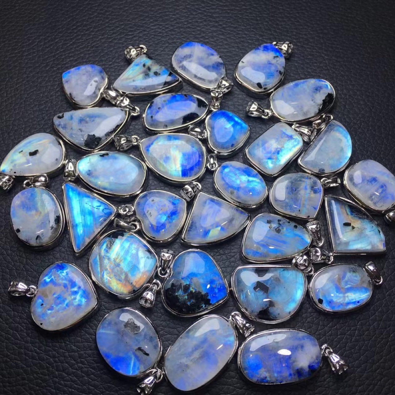 Anhänger aus natürlichem blauem Mondstein