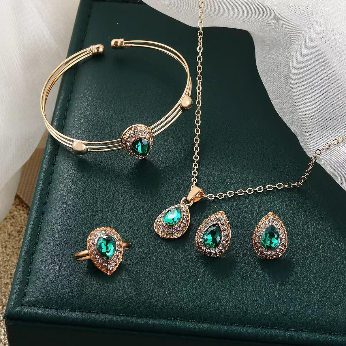 Schmuckanzug Damen Wassertropfen-Edelsteinserie Halskette Ohrring Ring Armband Vierteiliges Set