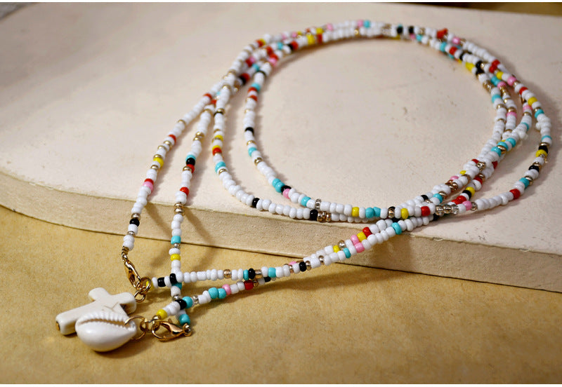 Collar de cuentas de doble capa con cuentas de colores y concha