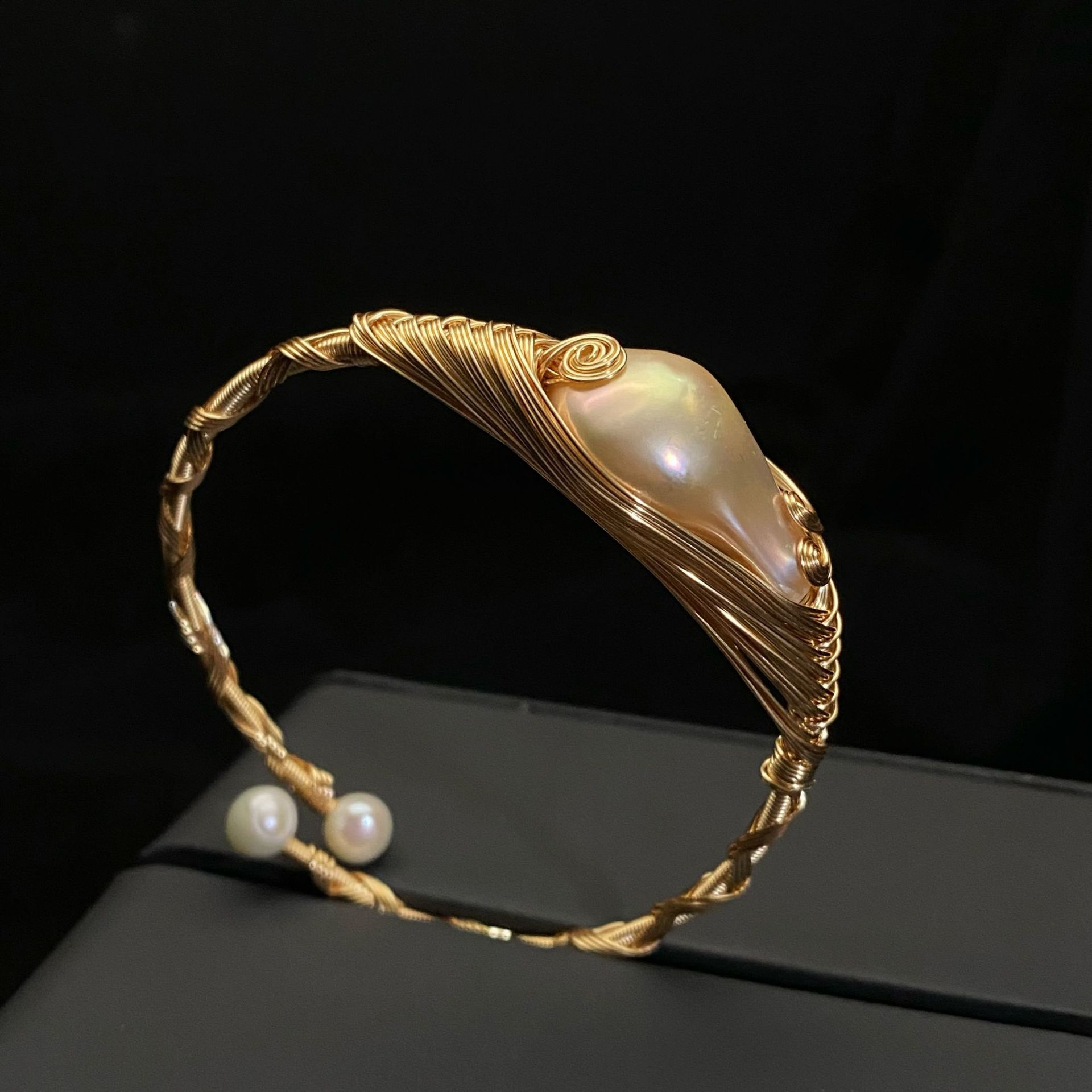 Natural Freshwater Baroque Shaped Pearl Hand-woven Adjustable Bracelet