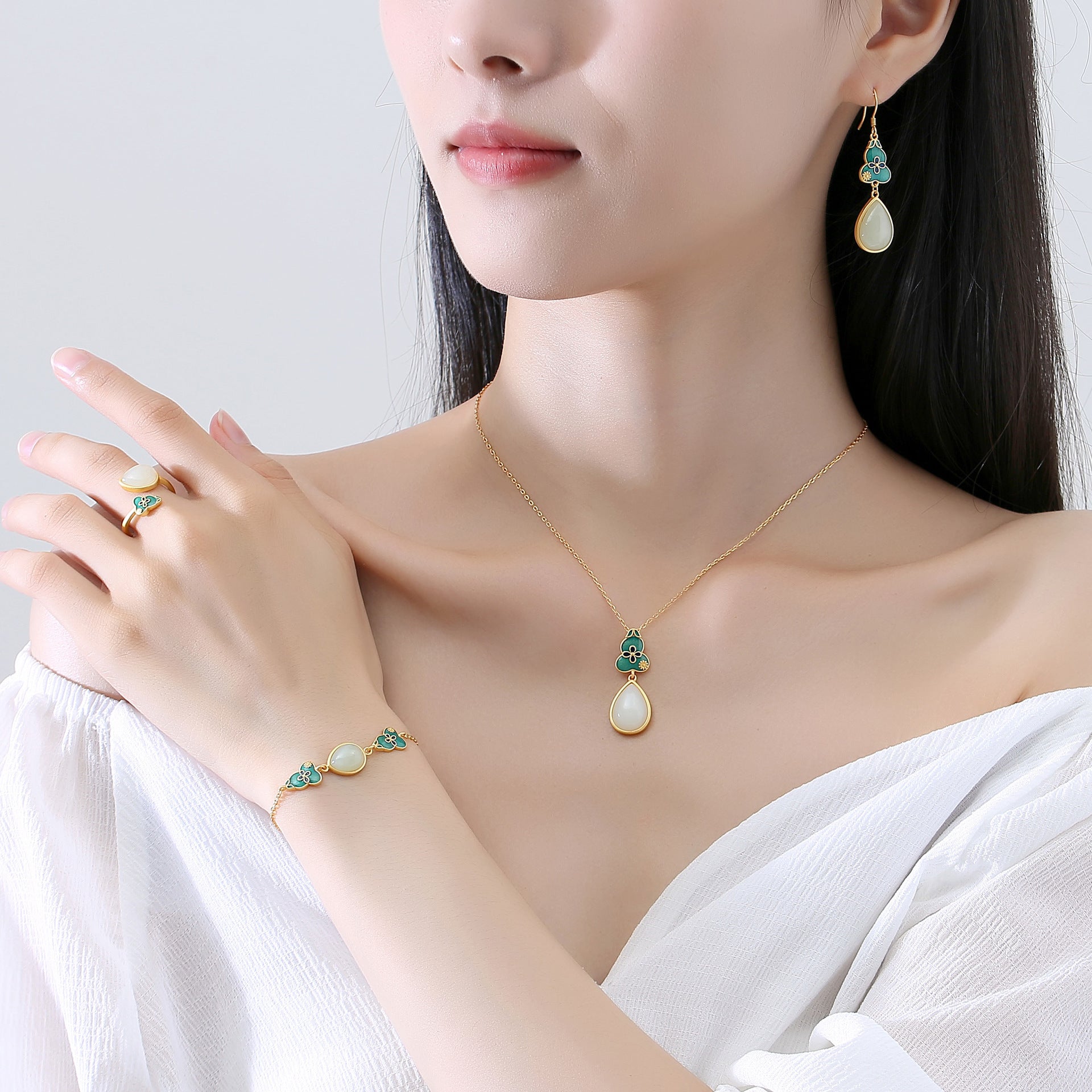 Damenmode Einzigartiges vergoldetes Ohrring-Anhänger-Armband-Ring-Set