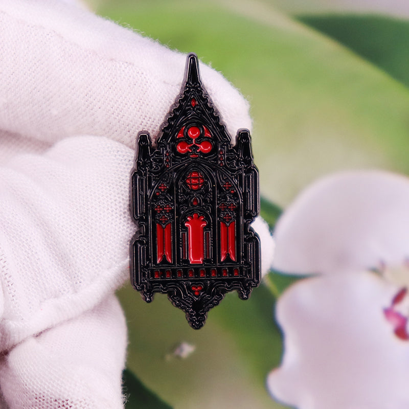 Broche de iglesia gótica, emblema de edificio místico
