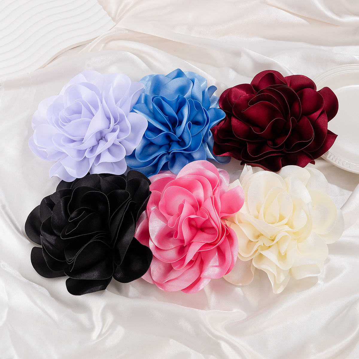 Broche de flor grande exagerado de tela