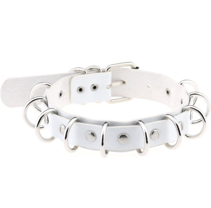 Collar doble de cuero estilo punk exagerado con múltiples aros metálicos