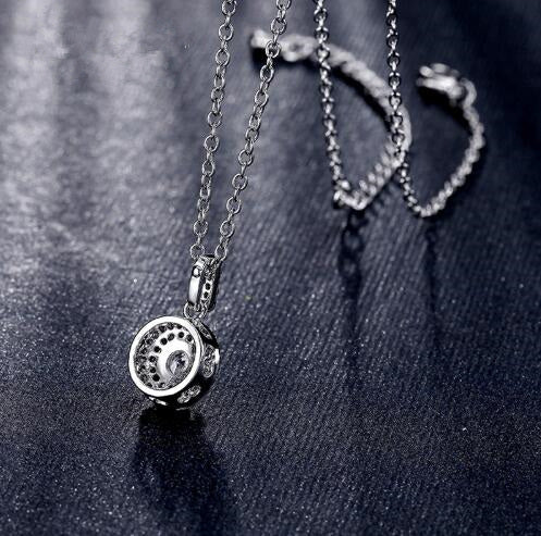 Collares con colgante de diseño clásico halo de circonita cúbica de 0,5 ct en oro blanco y rosa para mujer