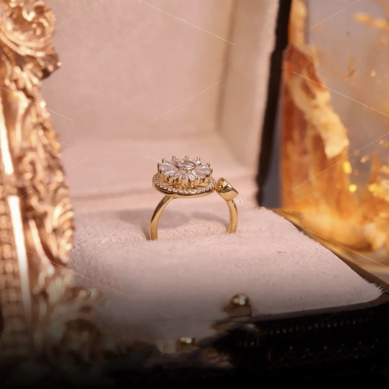 Anillo femenino exquisito de lujo ligero