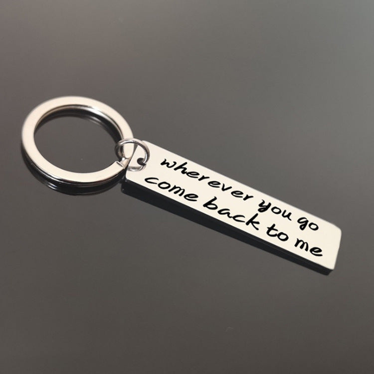 Llavero con Letra de Acero Inoxidable Simple y Elegante
