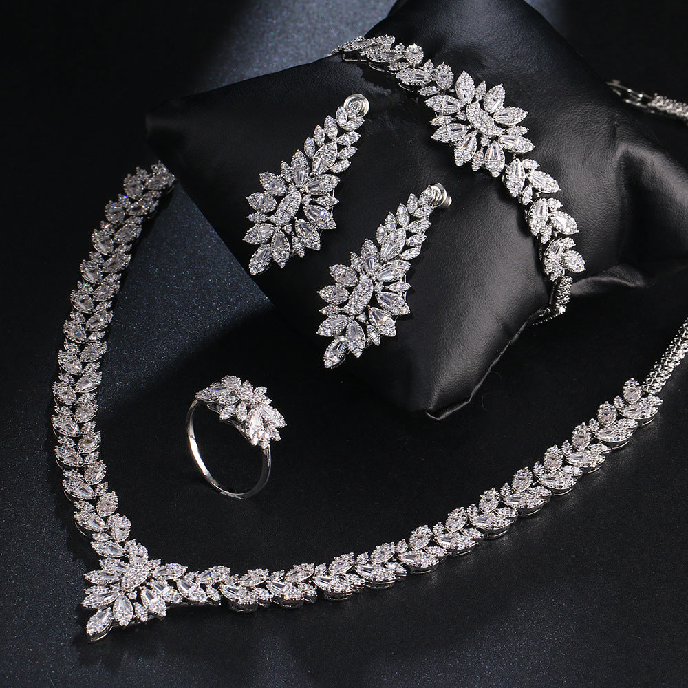 Brautschmuck-Set mit Zirkonia-Quastenohrringen