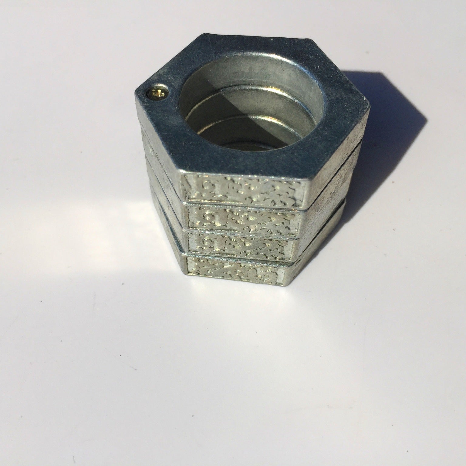 Harter Selbstverteidigungsring Notfall-Fensterbrecher Runder Sechskantring Fingerring Outdoor-Kletter-Fingerring