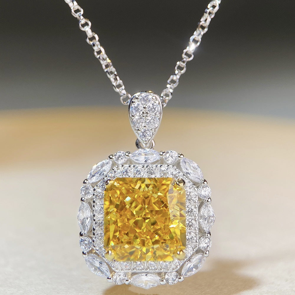 2023 Nuevo collar de plata de ley S925 con colgante de diamante de alto carbono talla radiante, cadena para clavícula, juego pesado, diamantes amarillos
