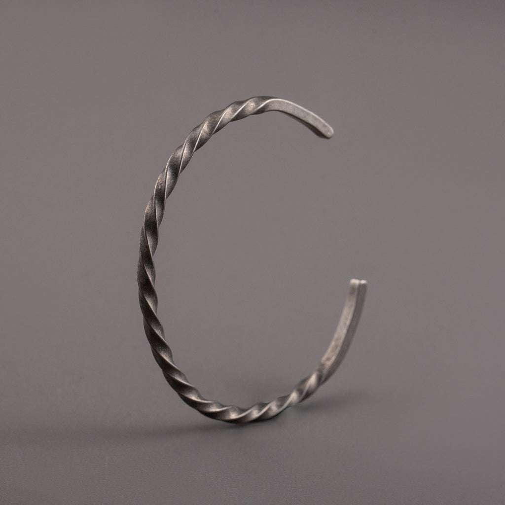Retro-Mode 3mm Titanstahl gedrehtes quadratisches Armband