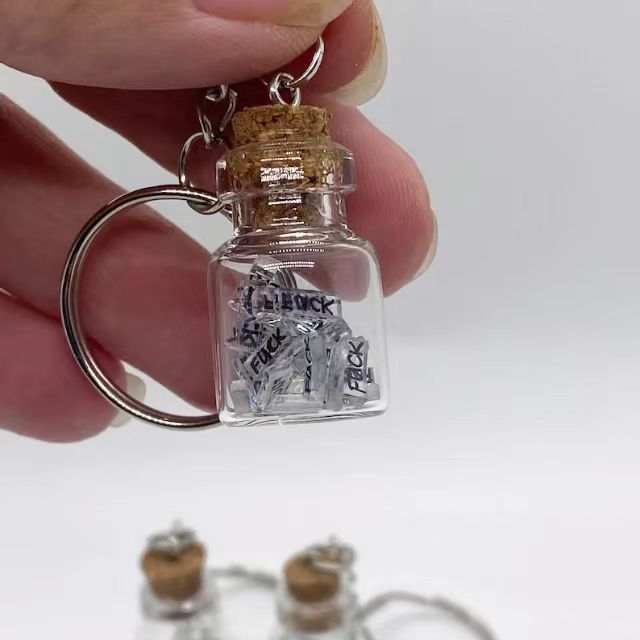 Llavero de botella de vidrio europeo