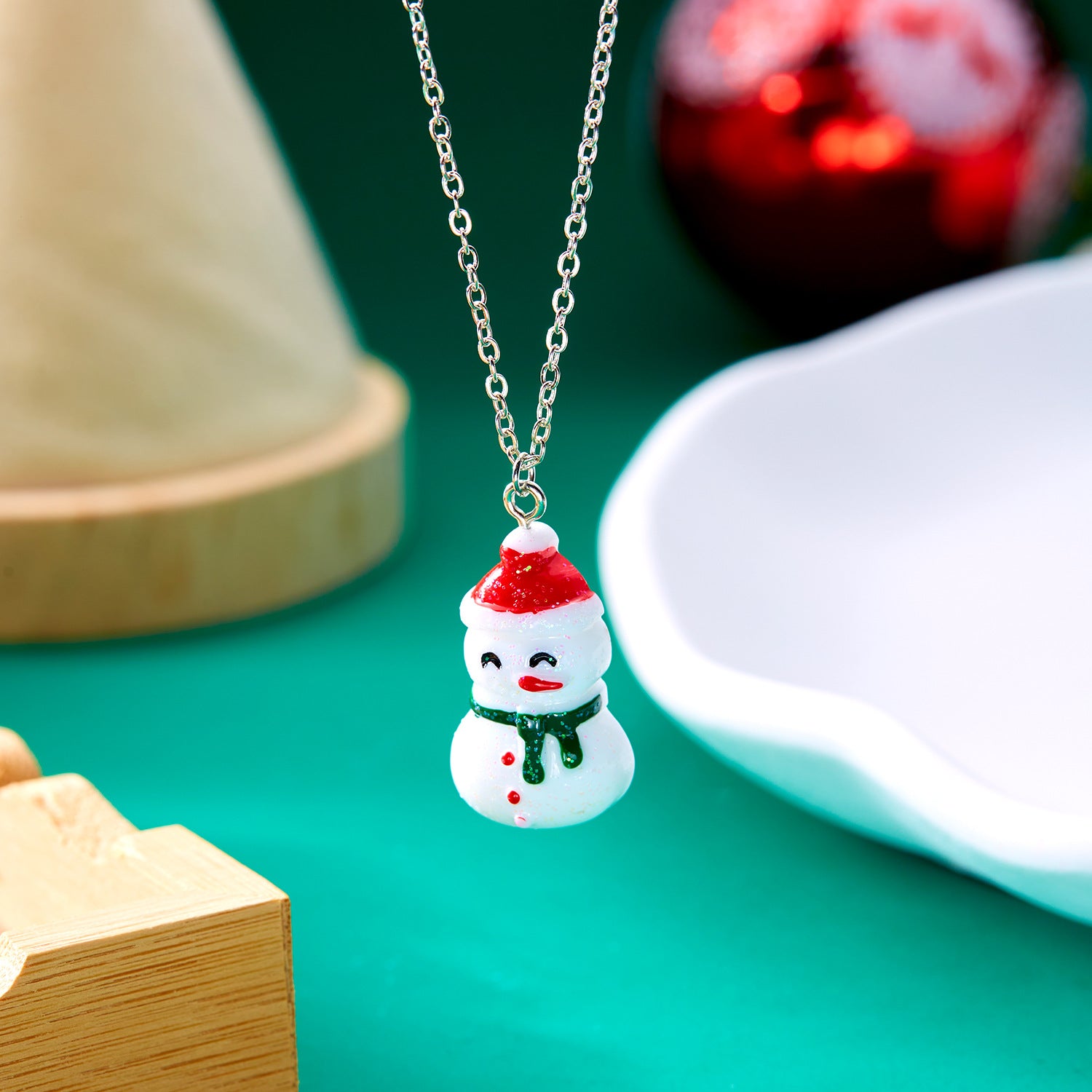 Niedliche Cartoon-Harz-Halskette Weihnachten Schneemann Weihnachtsmann-Anhänger Schlüsselbeinkette Für Damen Schmuck