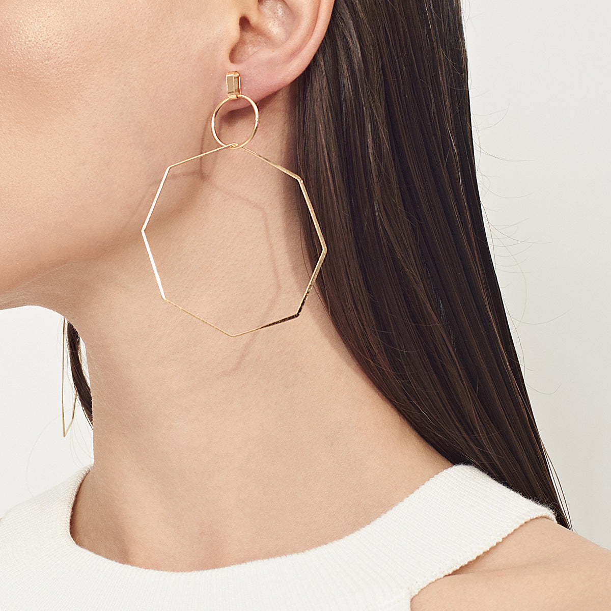 Einfache Business-Ohrringe mit geometrischen Elementen für Damen