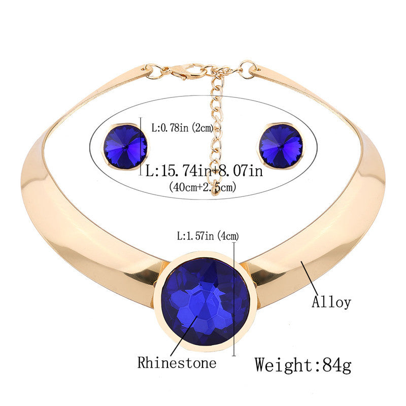 Schmuckset aus Halskette und Ohrringen
