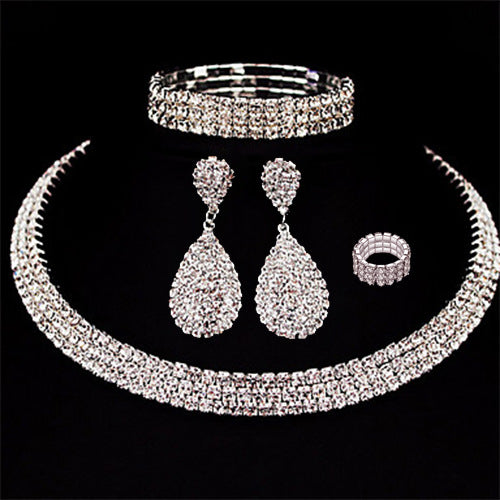 Elegantes Luxus-Brautset mit vollem Diamantbesatz