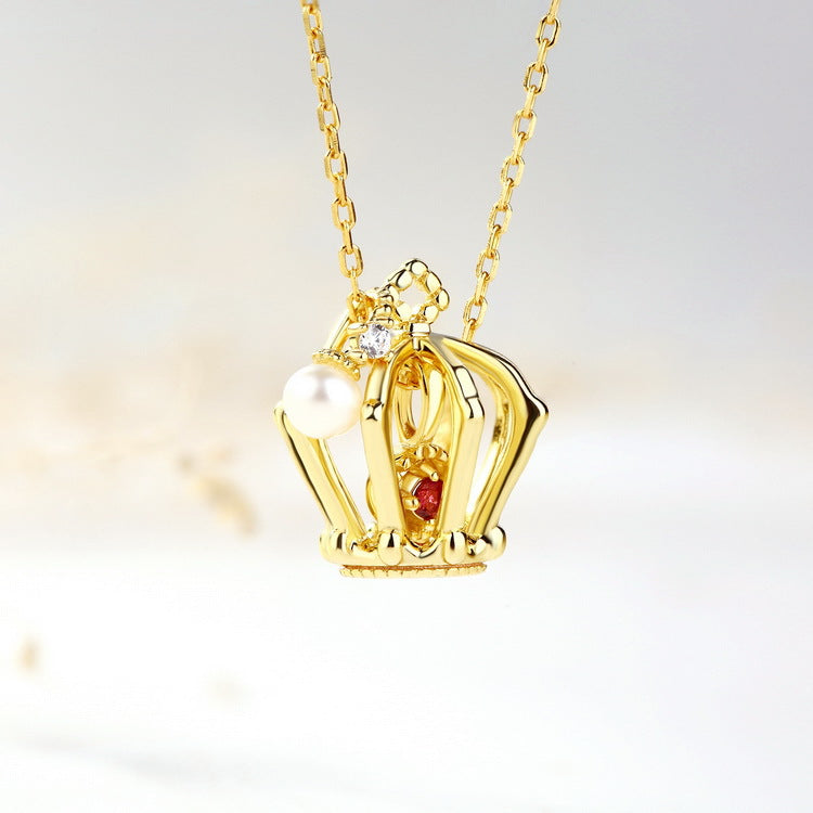 Goldener Kronenanhänger