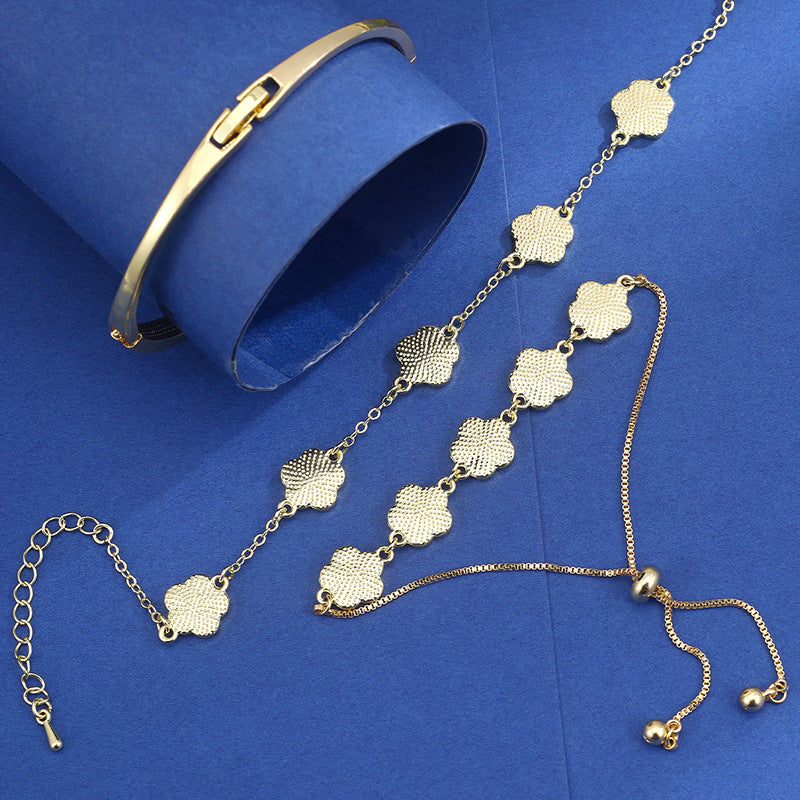 Glückliche Fünf-Blütenblatt-Blumen-Spitze-Armband Dreiteiliges Set für Damen