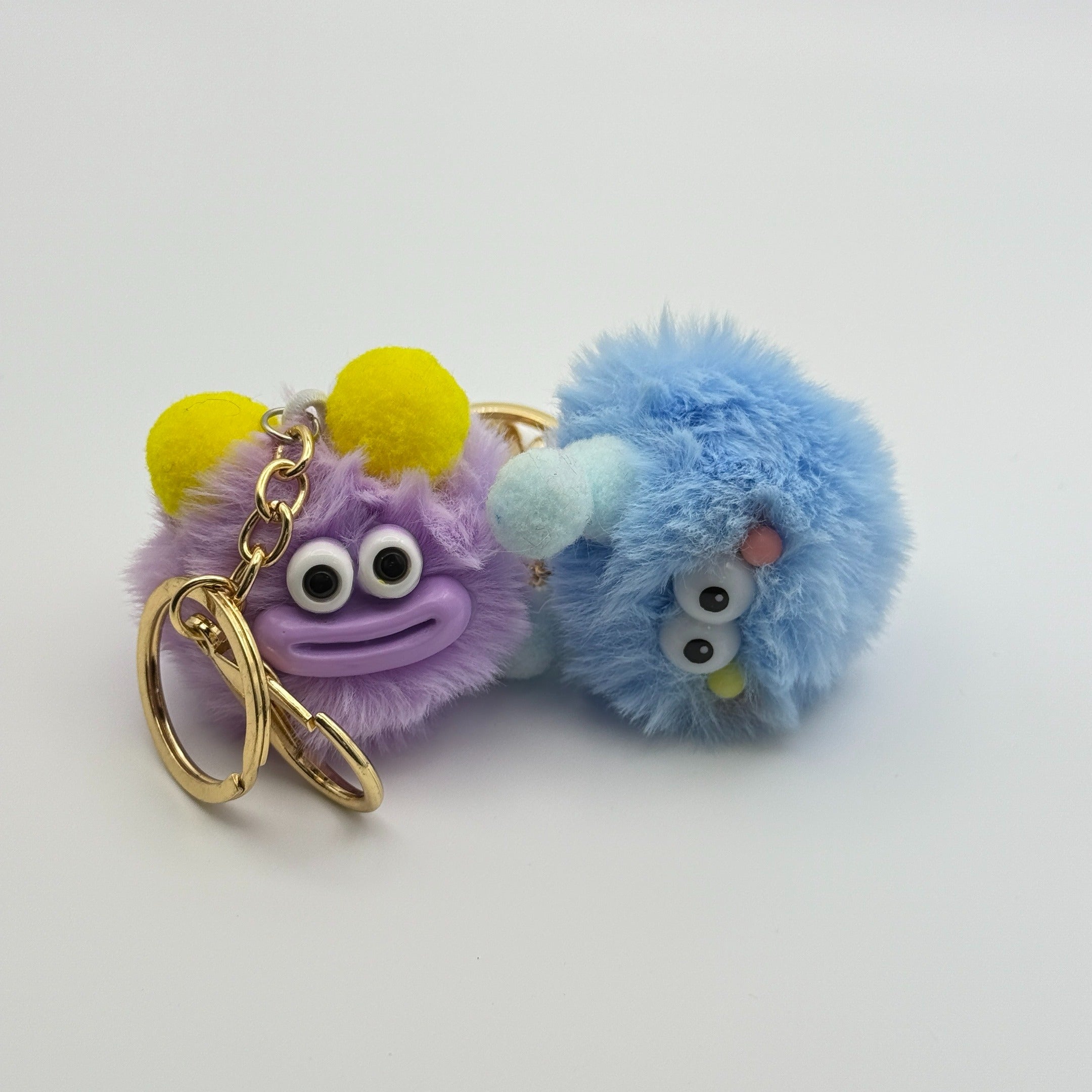 Llaveros de peluche de dibujos animados bonitos, hechos de materiales suaves y esponjosos, con varios diseños adorables, adecuados para la decoración del hogar o el uso diario, lo que los convierte en una opción de regalo interesante.