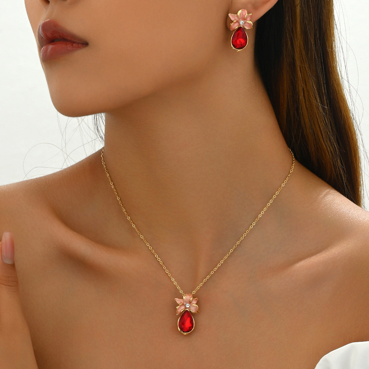 Schmuck-Set mit Blumenkette und Ohrringen, eingelegt mit Zirkon