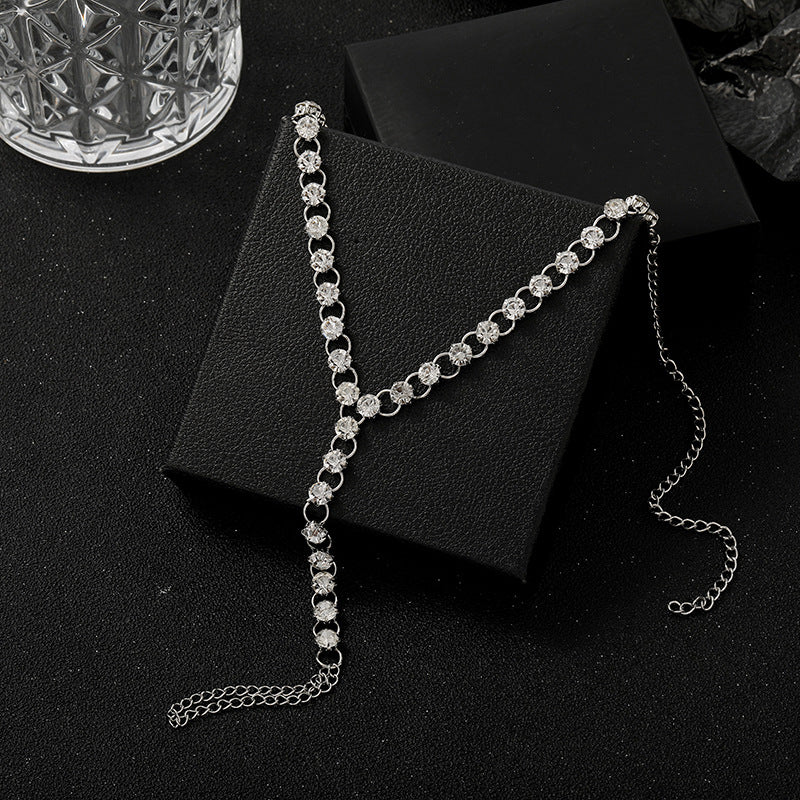 Accesorios de moda: tobillera de aleación con diamantes de imitación para mujer, ideal para sesiones de fotos en la calle.