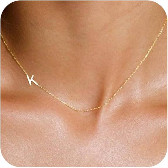 Anfangsbuchstaben-Halsketten für Damen, zierliche Gold-Buchstabenkette 14 Karat vergoldet seitliche Initiale Halskette niedlicher Name einfache Choker-Halsketten für Damen trendige Schmuckgeschenke