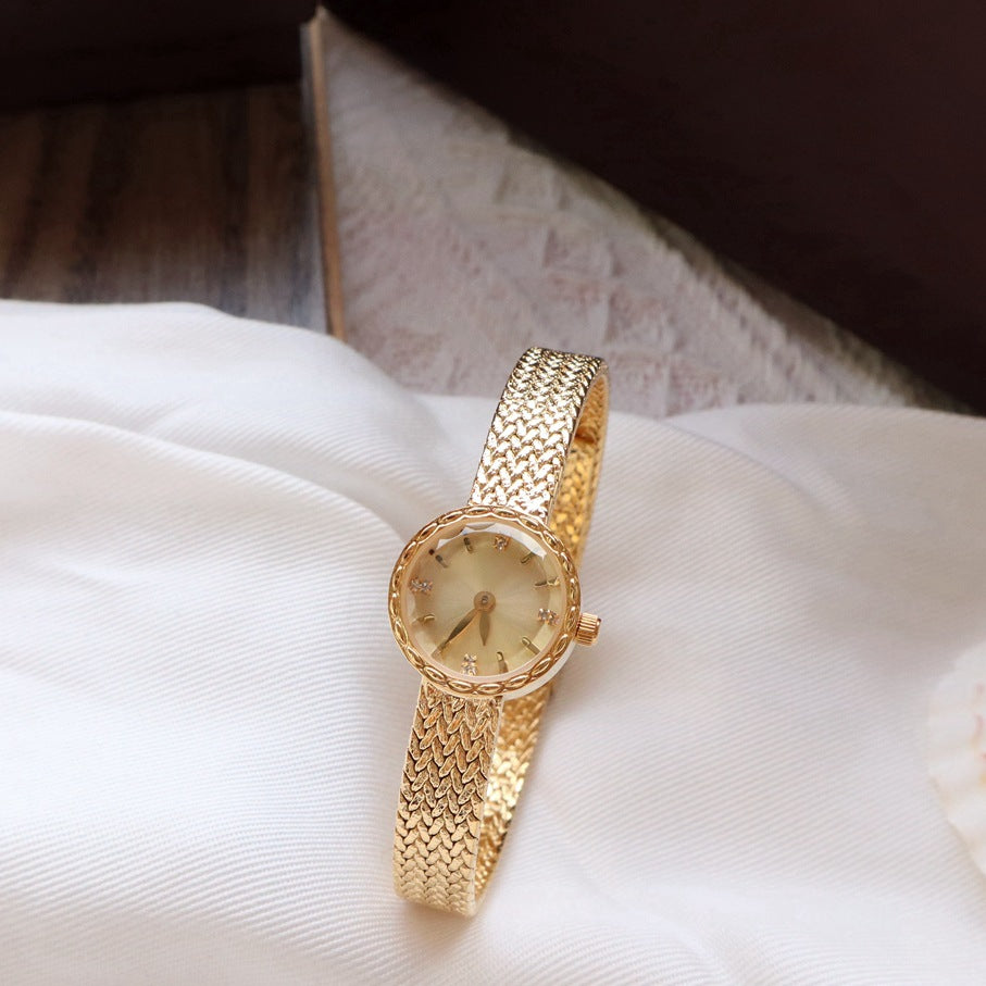 Reloj de mujer pequeño Simple Retro, de interés especial, de lujo ligero, dorado