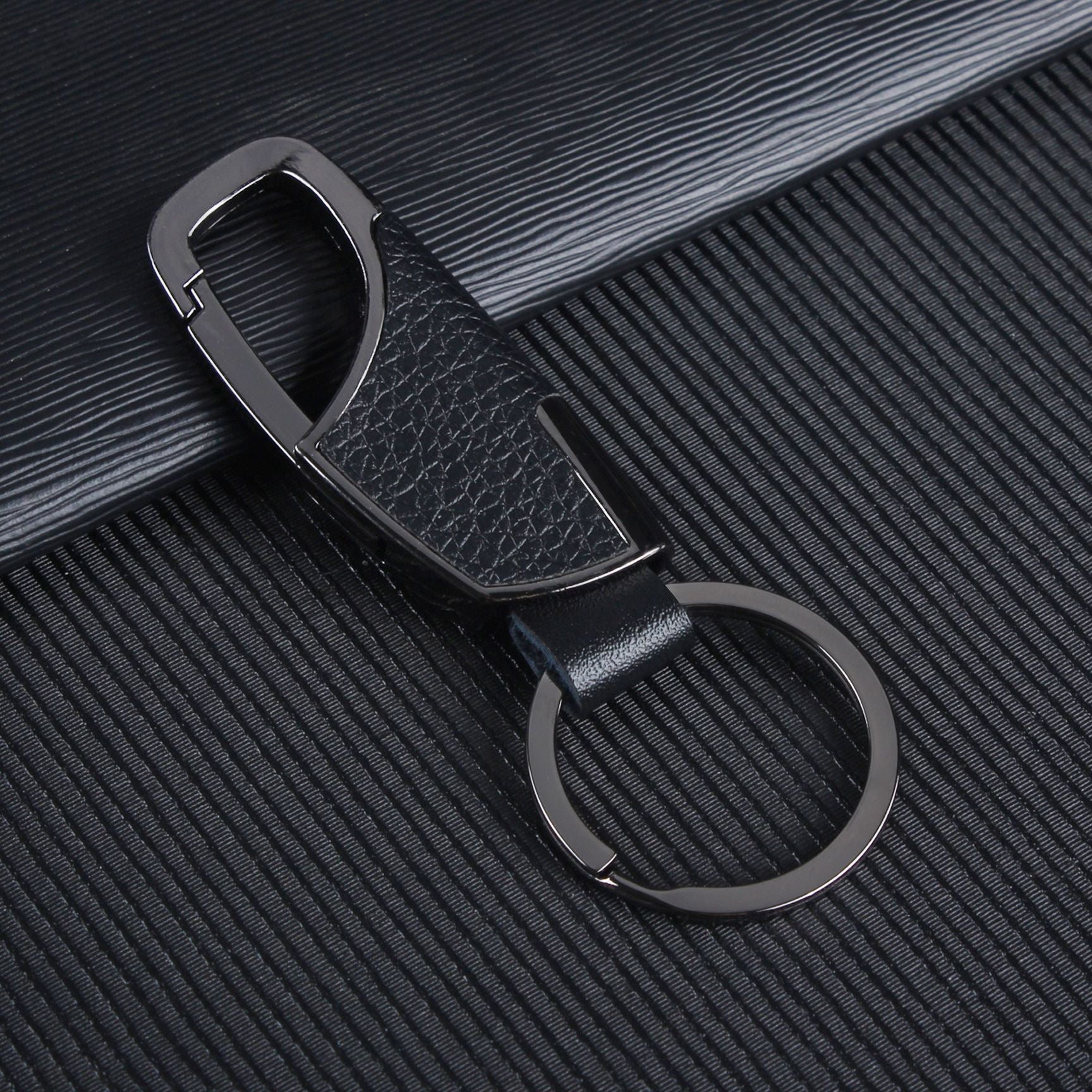 Llavero de metal y cuero para hombre, adorno creativo para coche