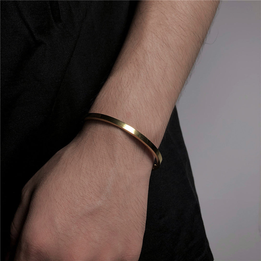 Einfaches, glänzendes Armband für Herren