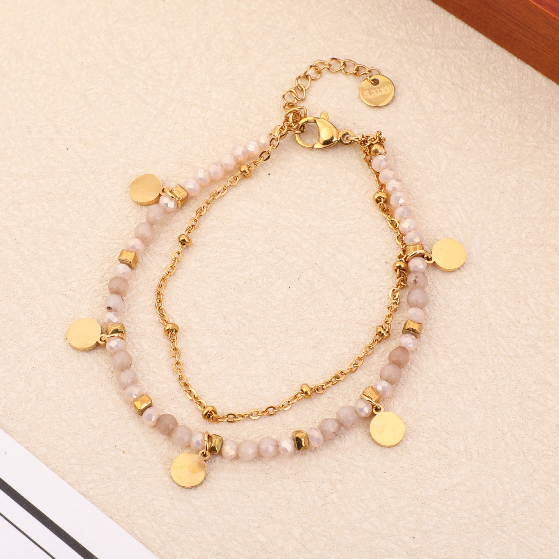 Französisches, handgefertigtes, exquisites kleines Armband mit runden Scheiben