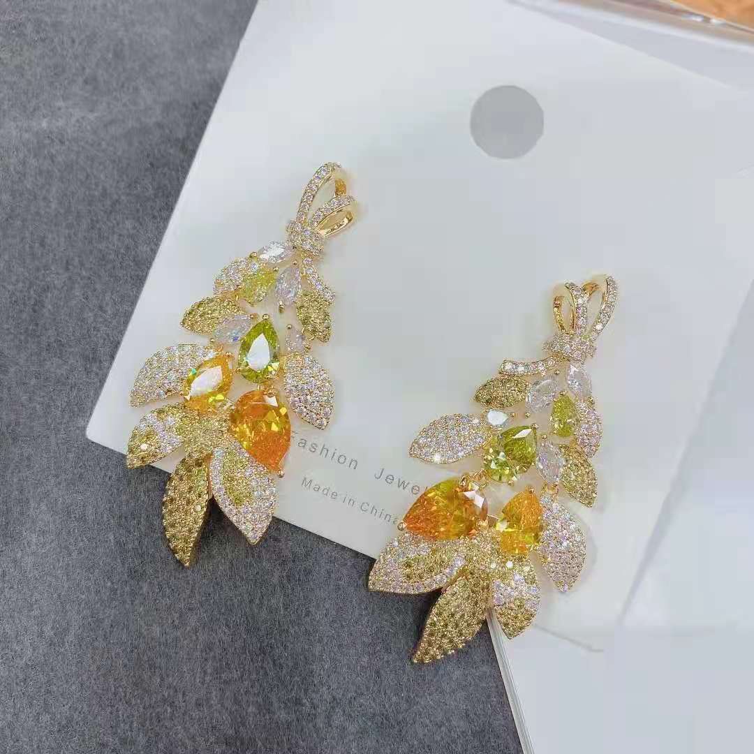 Pendientes de flor de circonita para mujer