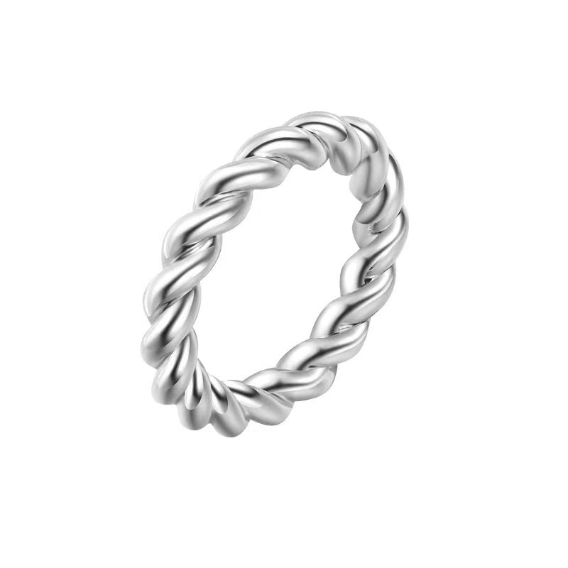Die kleine Gruppe trägt leichte Luxus- und Kaltwind-Ringset Ring Damen