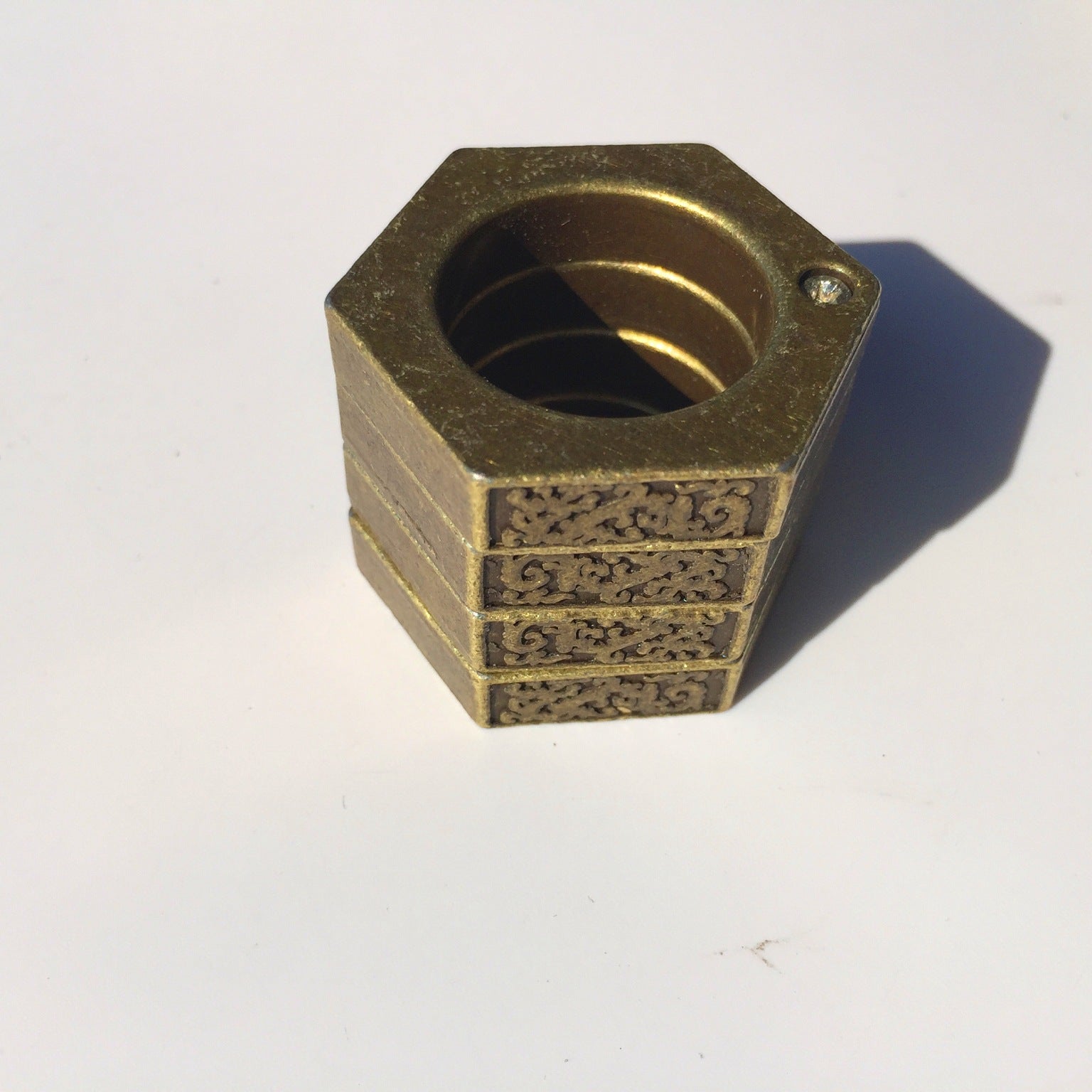 Harter Selbstverteidigungsring Notfall-Fensterbrecher Runder Sechskantring Fingerring Outdoor-Kletter-Fingerring