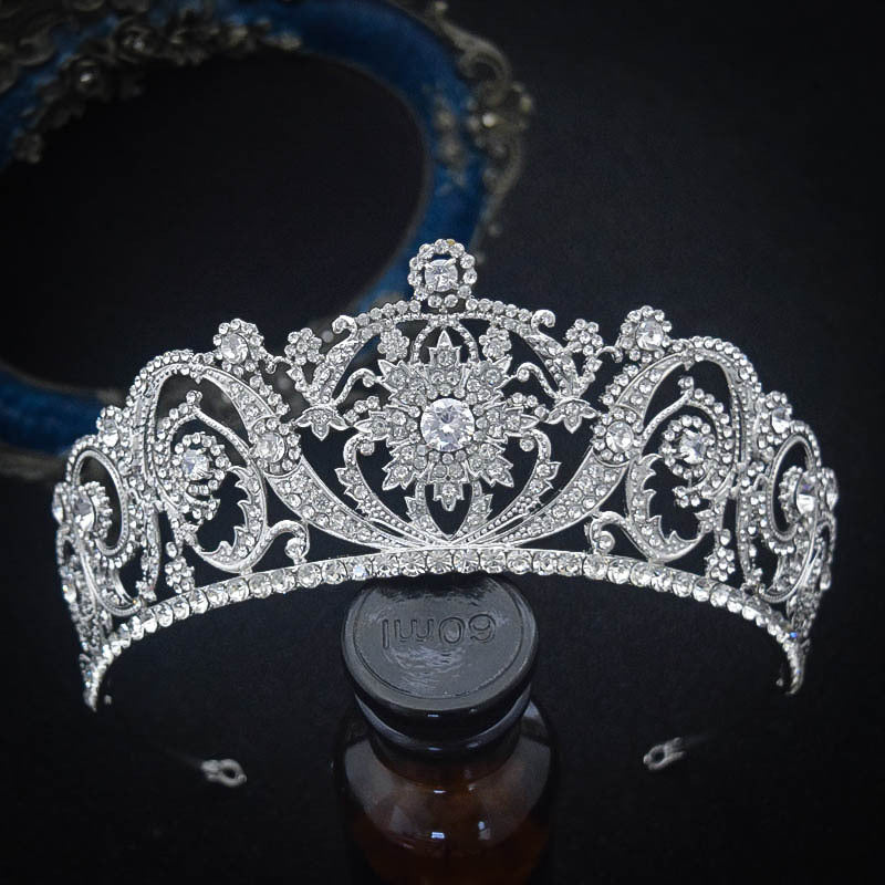 Tocado de moda de novia con circonitas