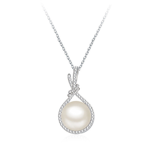 Elegante Halskette mit Anhänger aus natürlichen Muschelperlen und weißen Perlen