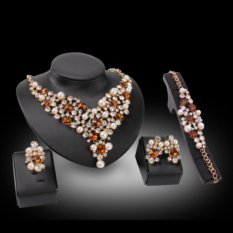 Überzogener Schmuck Anzug Brautkleidung Vierteiliges Set