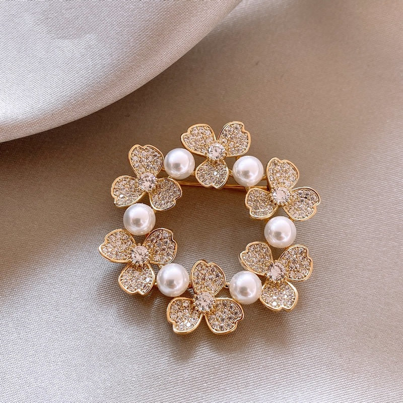 Nuevo Broche de Aleación de Alta Sensación de Nicho de Alta Gama, Pin para Abrigo y Traje, Corsage Versátil de Alta Gama