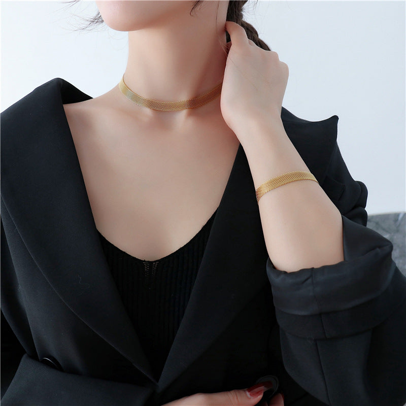 Breiter Choker Französisch Europa Und Die Vereinigten Staaten Retro Kalter Wind Kette Halskette Halskette Weiblich Netz Rot Mode Mesh Gürtel Schlüsselbeinkette