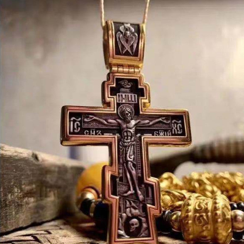Colgante de aleación con letras grabadas en forma de cruz