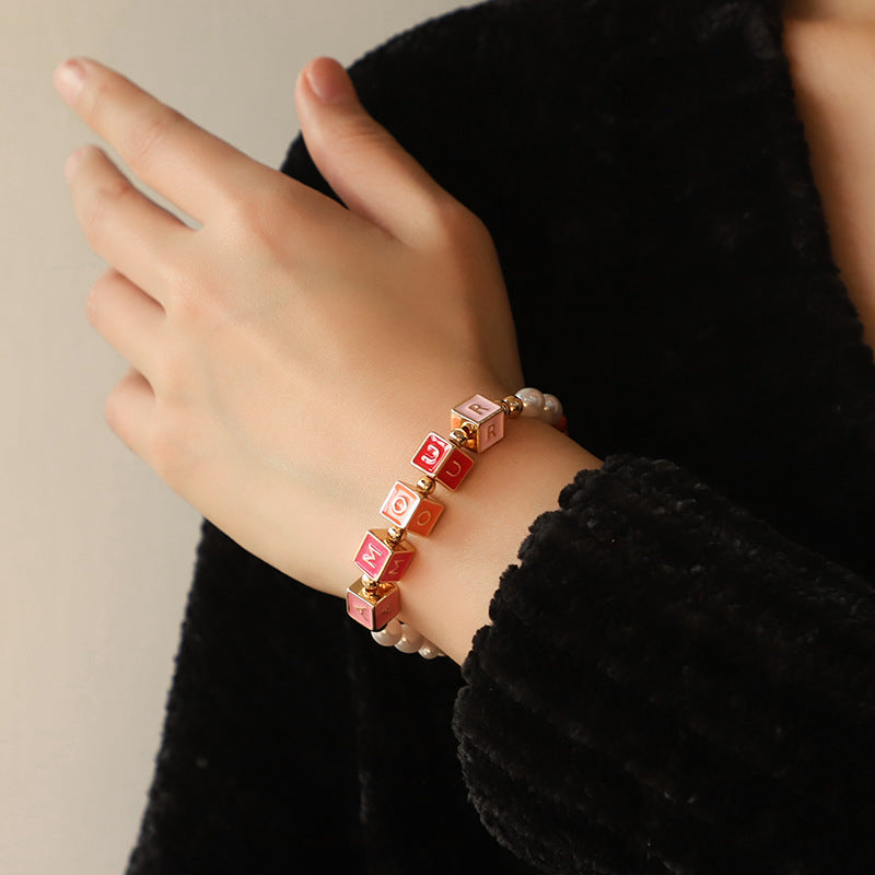 Bunte Perlenkette Original Design Quadratische englische Kombination Armband-Set